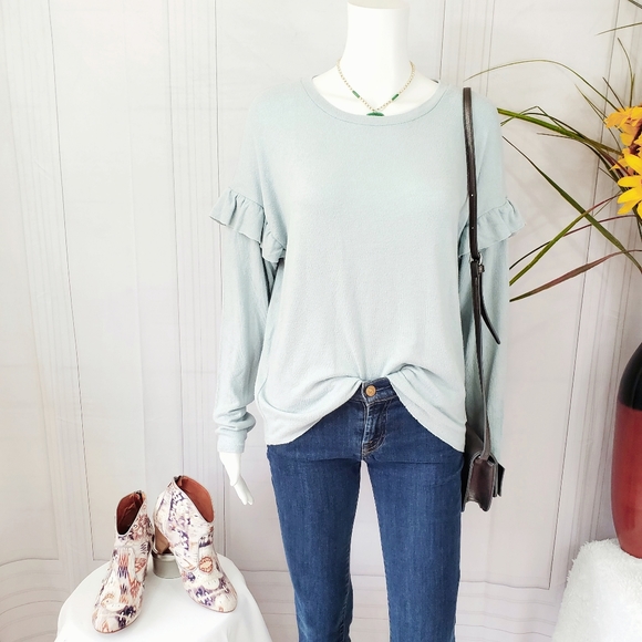 American Eagle Outfitters Sweaters - American Eagle Outfitters soft and plush sweater